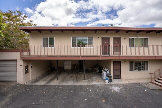 Building Photo - Quiet Comfortable Upstairs 2 Bedroom 1 Bat...
