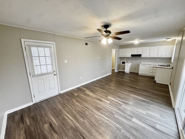 Building Photo - 3940 Schoolfield Rd