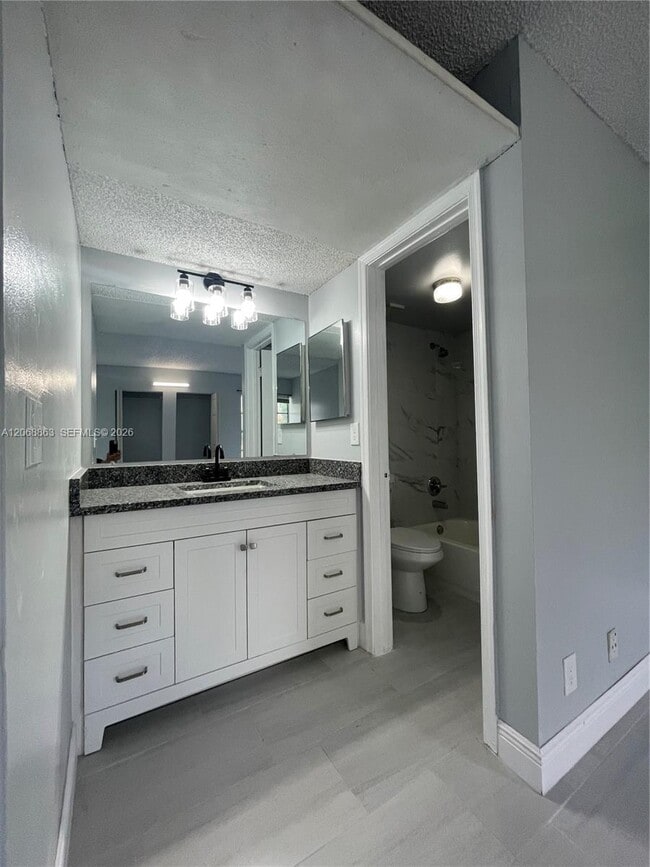Building Photo - 10169 Twin Lakes Dr