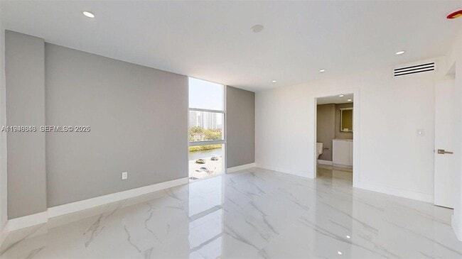 Building Photo - 3625 N Country Club Dr