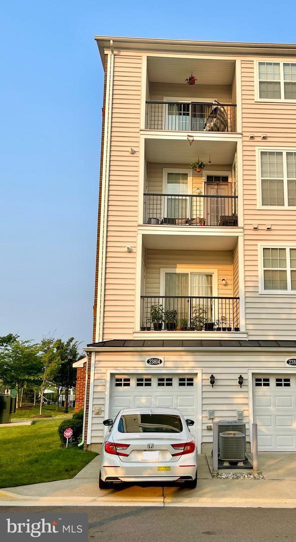 Building Photo - 23814 Hopewell Manor Terrace