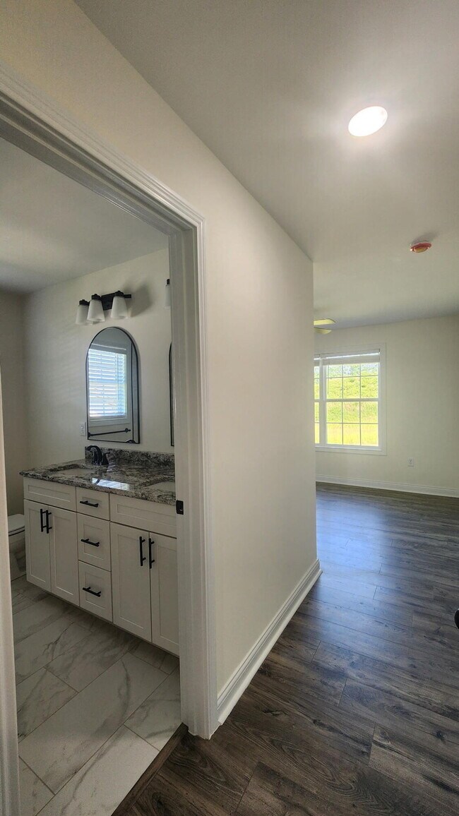 Building Photo - 929 Olympic Ct