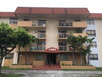 Building Photo - Cozy 2bd/2bath in the heart of Miami!