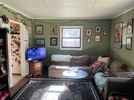 Building Photo - 813 S Mitchell St