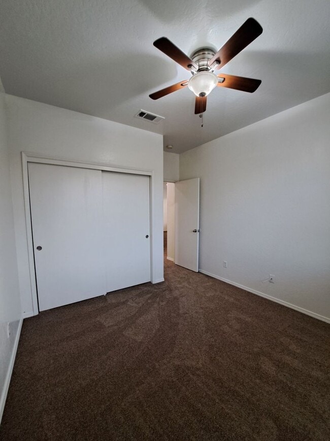 Building Photo - Comfortable Two-Story 4BR Home in Fresno!