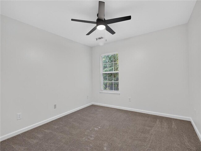 Building Photo - 2820 Mayfair Dr