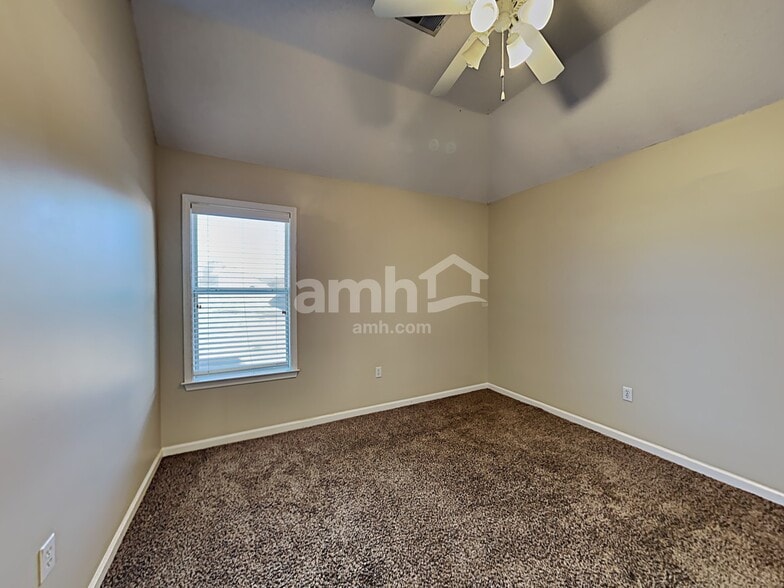 Building Photo - 7428 Acree Ln