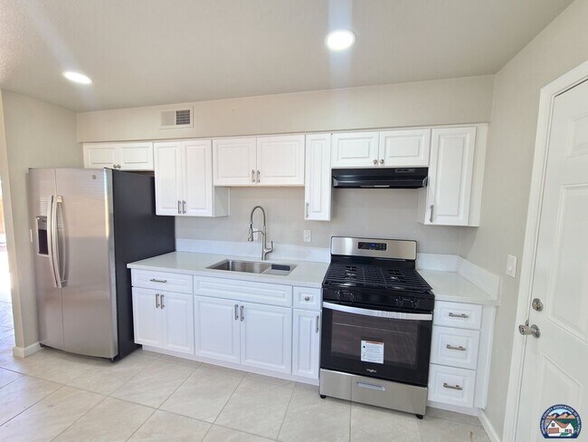 Building Photo - 510 Encinas Ave