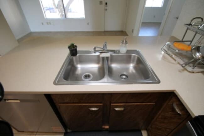 Building Photo - Townhome COMING AVAILABLE SOON!!!! Cute 2bd/2ba