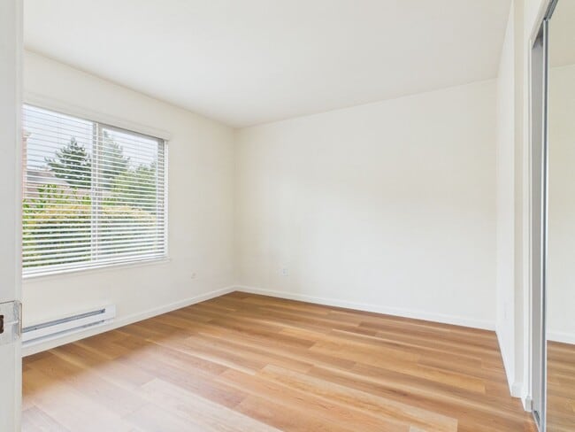 Building Photo - Beautifully appointed 2 bedroom condo for rent at Kimberly Place