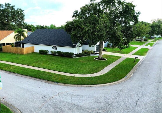 Building Photo - 28739 Raleigh Pl