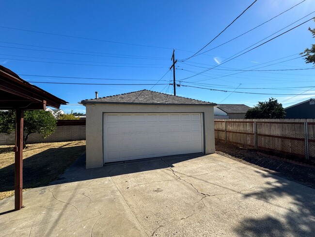 Building Photo - El Cerrito 3Bed/2Ba Private Yard, off-street parking Just renovated
