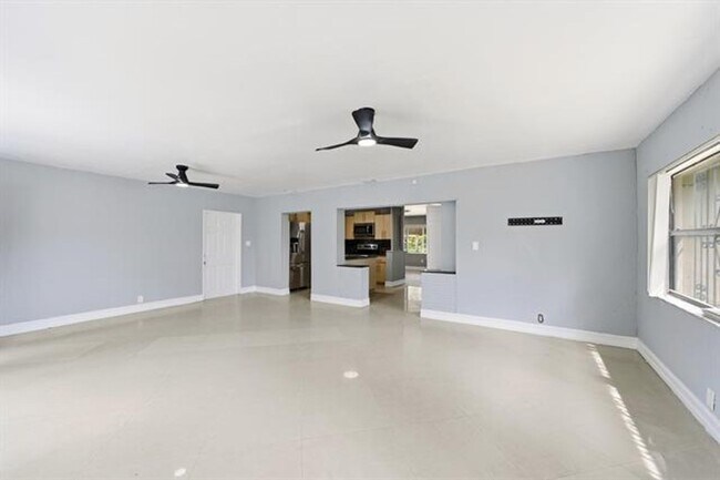 Building Photo - 740 E Evanston Cir