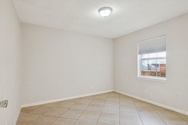 Building Photo - 1861 Dolphin Dr