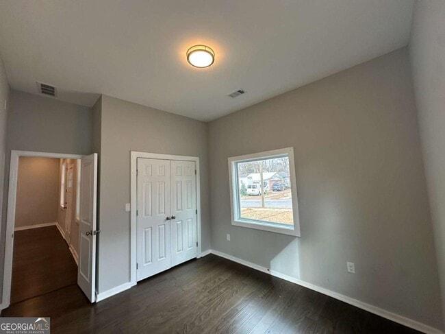 Building Photo - 1536 Montreat Ave SW