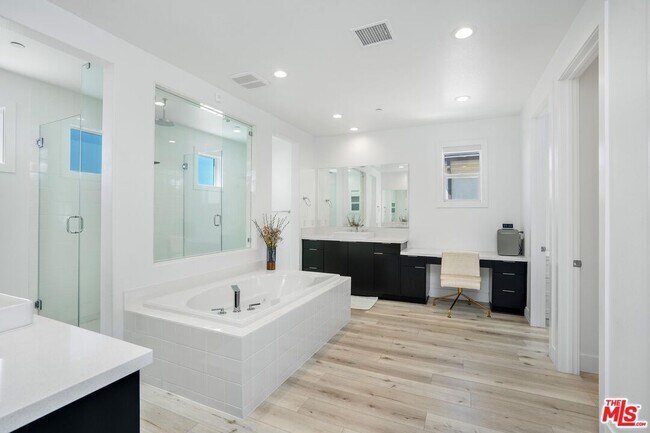 Building Photo - 20600 Bluebird Ct