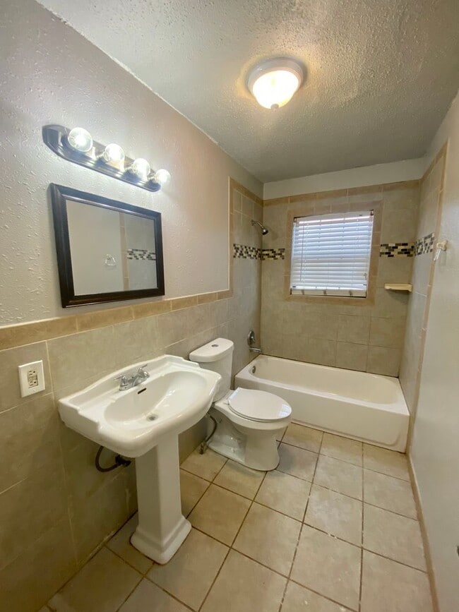 Building Photo - Available soon - move in special- $400 off...