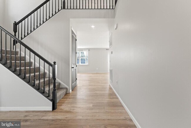 Building Photo - 5508 Redgum Ln