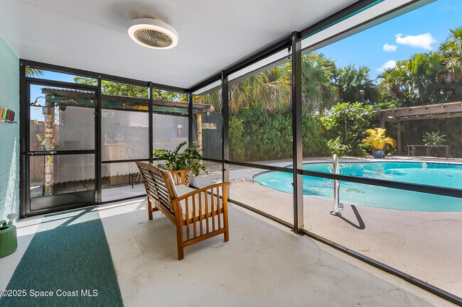 Building Photo - 285 Le Jeune Dr