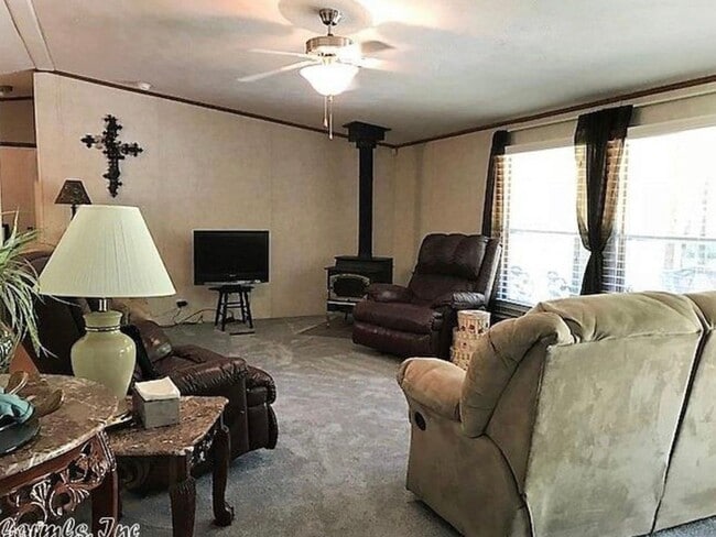 Building Photo - 3 Bedroom Single Family Home in Haskell.