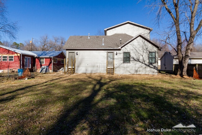 Building Photo - Pre-Leasing Modern Style Home Minutes from Campus and Downtown Fayetteville