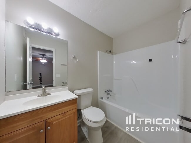Building Photo - 305 Denae Ct