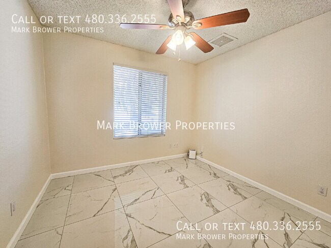 Building Photo - 643 W Medina Ave