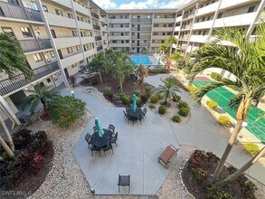 Building Photo - 2121 Collier Ave