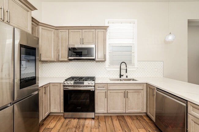 Building Photo - 875 Wood St