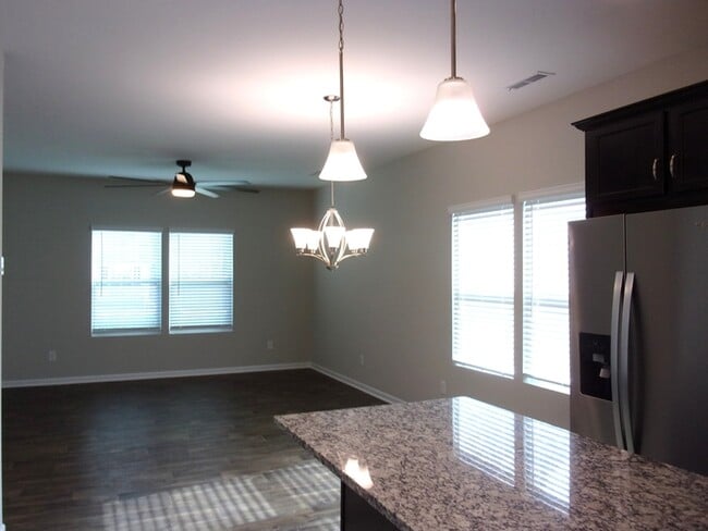 Building Photo - 2826 Capitol Dr