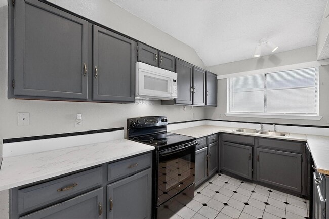 Building Photo - 1634 Sunswept Terrace