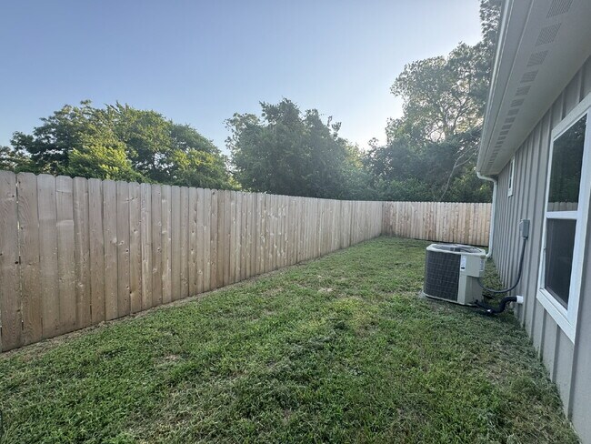 Building Photo - New 4BR/2.5BA Home – Perfect for Roommates, Walk to Campus!