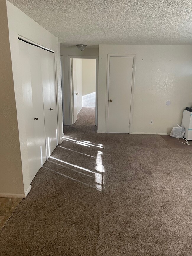 Building Photo - 298 Ruby St