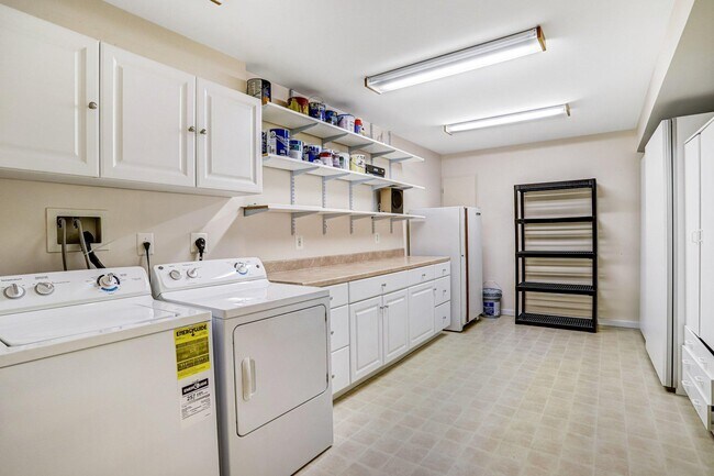 Building Photo - 42985 Chesterton St