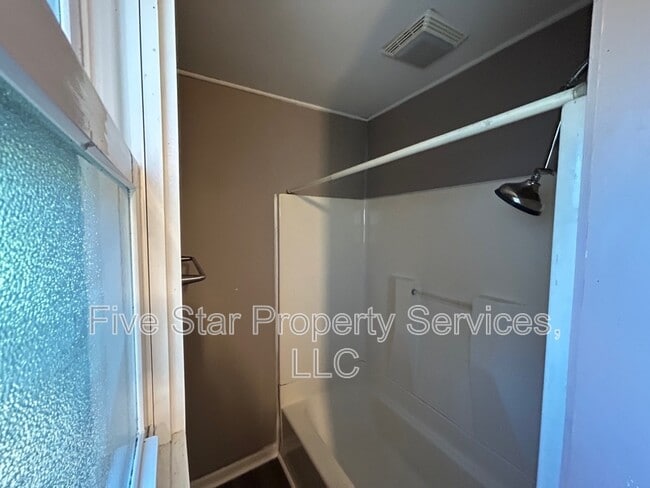 Building Photo - 206 N State St