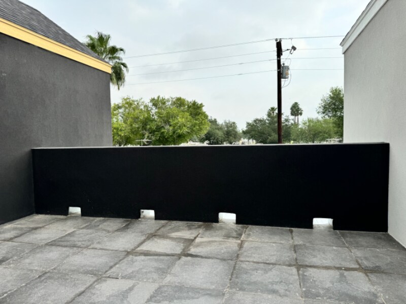 Building Photo - 700 W Seminole Ave