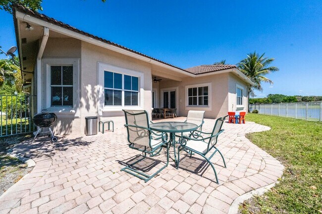 Building Photo - 1250 Placid Ct