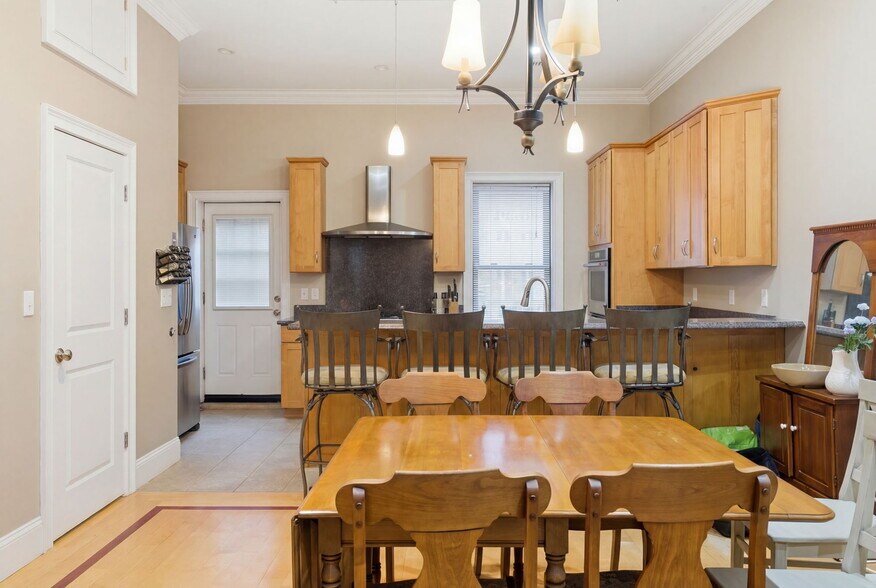 Building Photo - 7 Worthington St