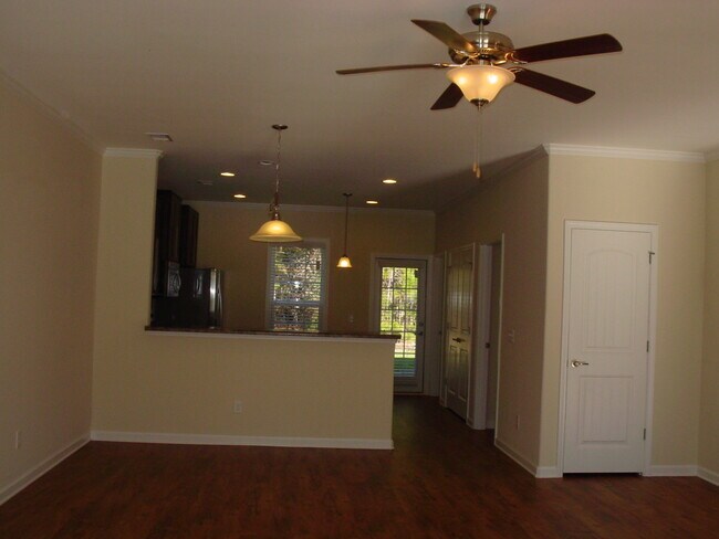 Building Photo - 104 Ventura Pl