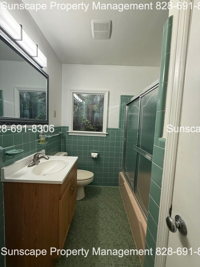 Building Photo - Spacious home in Fairview NC