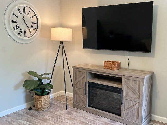 Building Photo - 2713 N Locust St