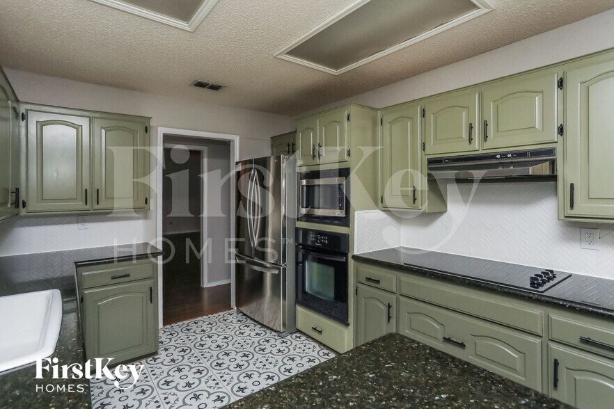 Building Photo - 408 Flagstone Dr