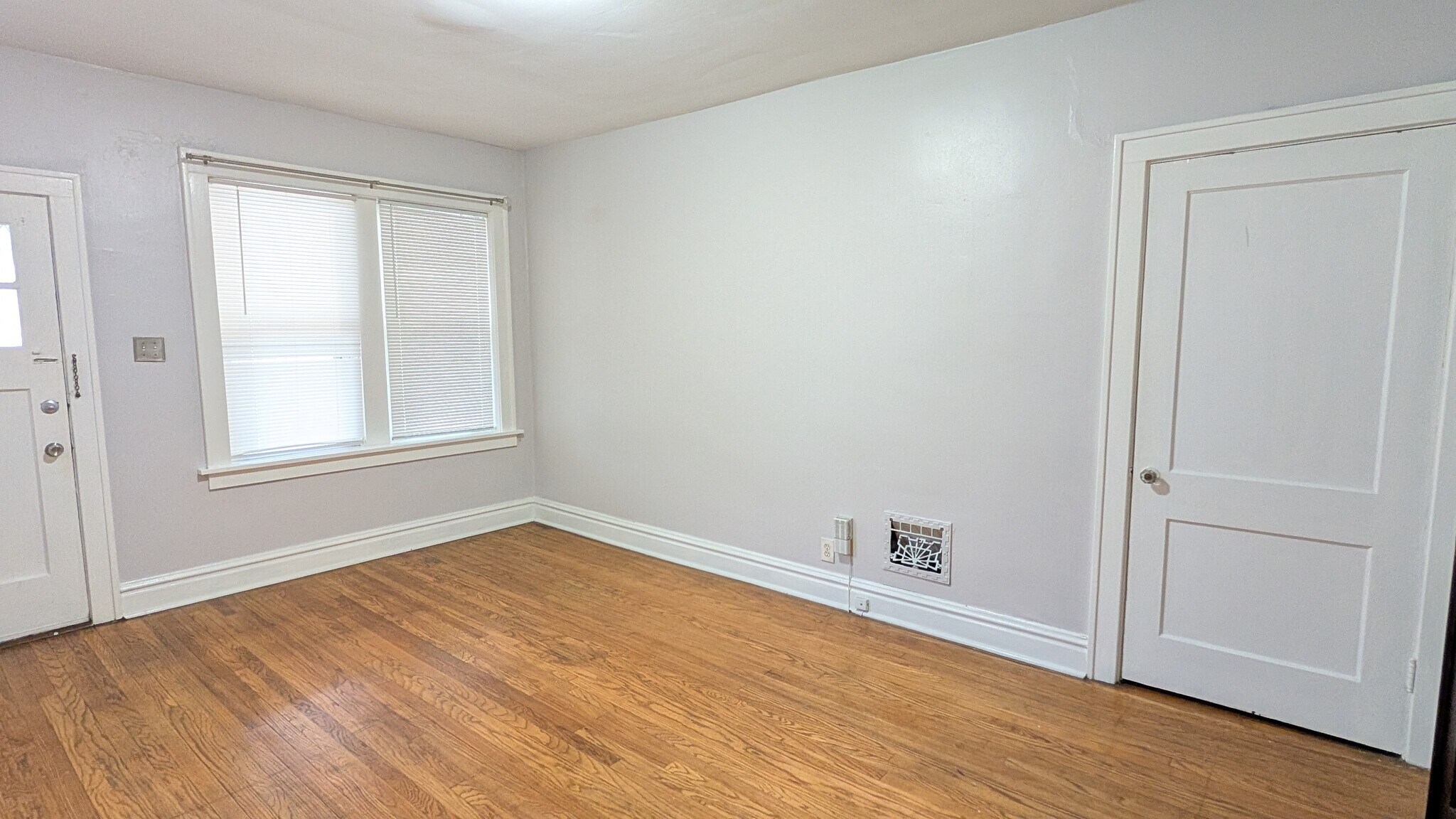 Building Photo - 5042 Mardel Ave