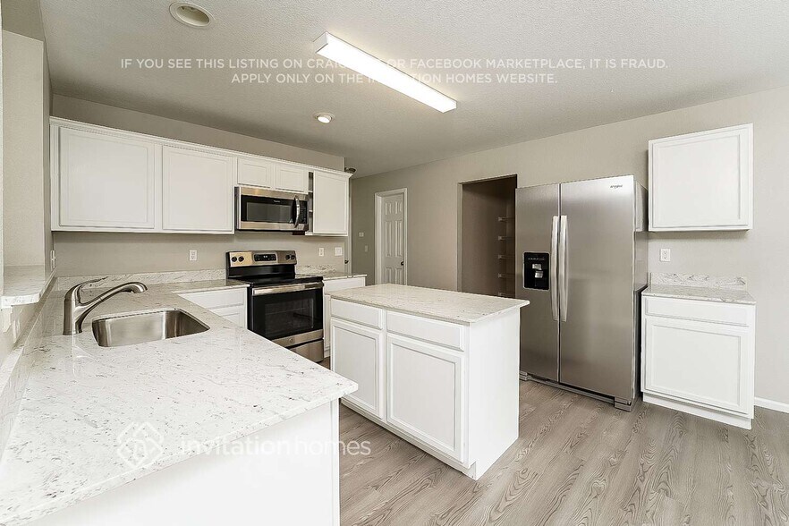Building Photo - 20460 Randolph Pl