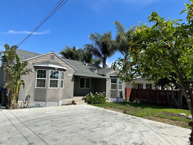 Building Photo - 6712 Cedros Ave