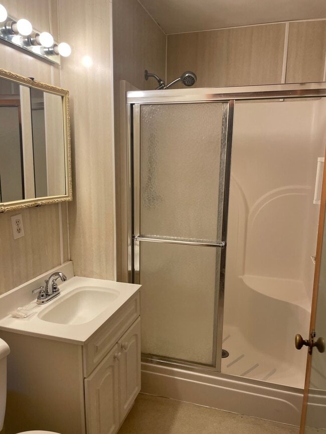 Building Photo - **FIRST MONTH FREE** 2 bedroom house in Lohrville now available! $725