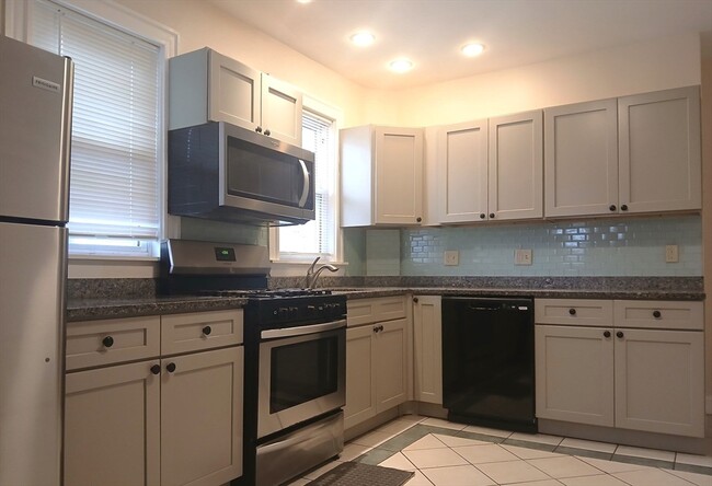 Building Photo - 989 Boylston St