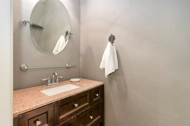 Building Photo - 1507 Maybrook Ct