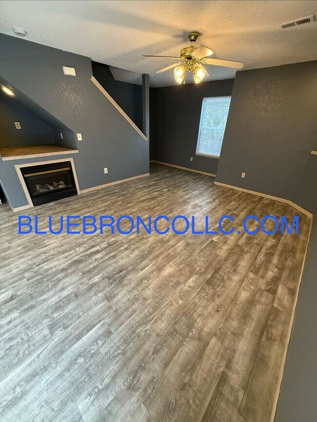 Building Photo - Beautiful unit in a quiet cul-de-sac