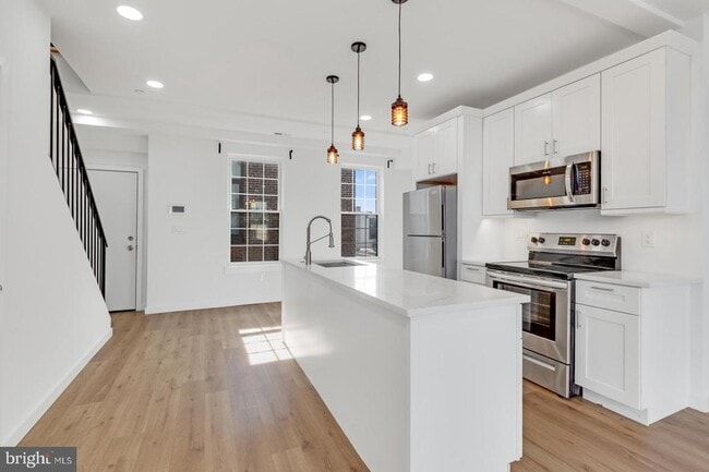 Building Photo - 2045 Trenton Ave